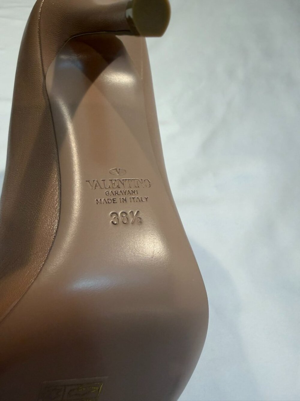 Valentino Garavani Rockstud Alcove Leather Pointed Toe Heels Beige/Black EU 38.5 - Picture 7 of 11